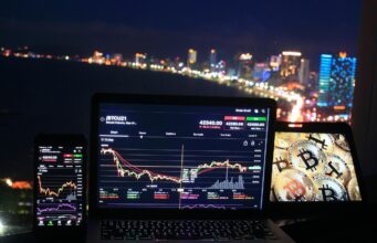 Psychology of Crypto Investing – Avoiding FOMO and Panic Selling trading, investing, stocks, options, dow, nasdaq, downtown, profit, tesla, bitcoin, blockchain, nft, crypto, seascape, nature, gme, gamestop, amc, speculation, crash, market, rich, tesla, nft, nft, nft, nft, nft, crypto