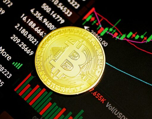 Best Platforms for Buying Bitcoin and Altcoins – A Comparative Review gold round coin on black surface