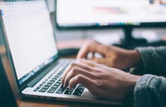 Air-Gapped Systems – Isolating Keys from the Internet person using MacBook Pro